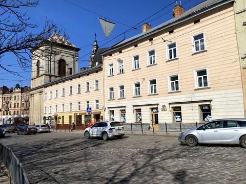 комерційна за адресою Соборна вул., 2