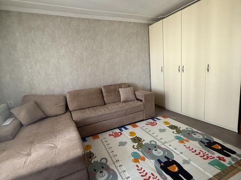 квартира за адресою Героїв Крут бульв. (Героїв Сталінграду), 4