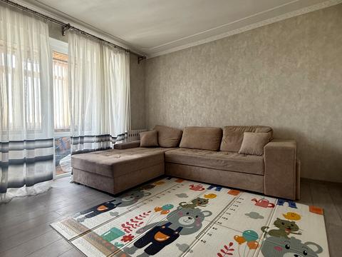 квартира за адресою Героїв Крут бульв. (Героїв Сталінграду), 4