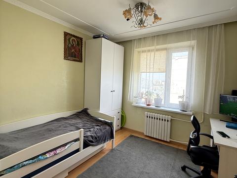 квартира за адресою Героїв Крут бульв. (Героїв Сталінграду), 4