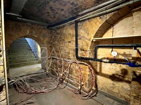 комерційна за адресою Ярославська вул., 5/2