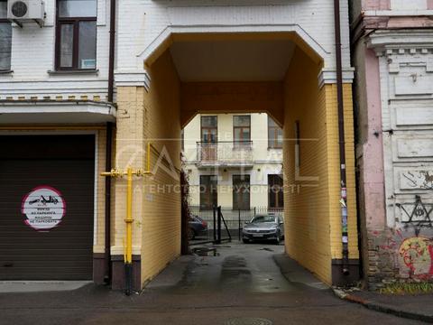 комерційна за адресою Ярославська вул., 5/2