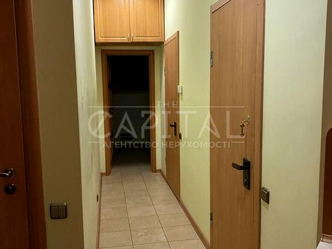 комерційна за адресою Микільсько-Слобідська вул., 4-Г