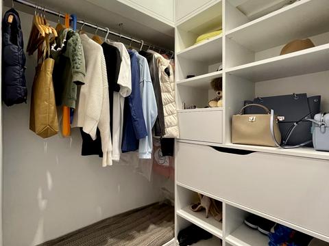 квартира за адресою Олександра Олеся вул., 4-Б