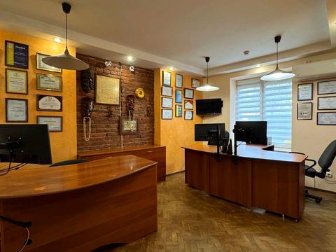 комерційна за адресою Чорновола вул., 20