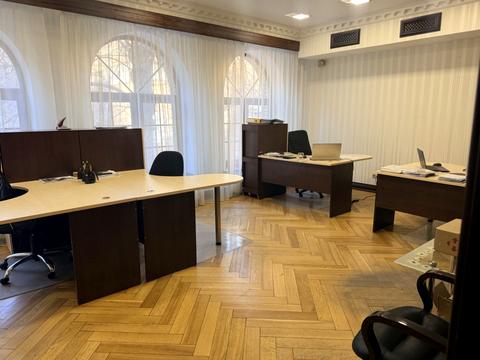 комерційна за адресою Жилянська вул., 72