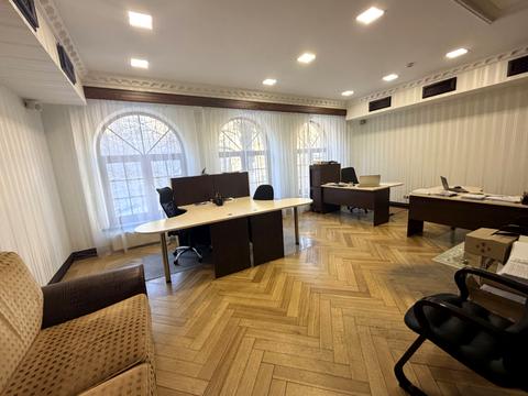 комерційна за адресою Жилянська вул., 72