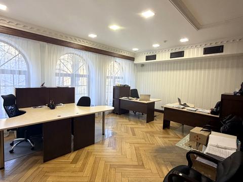 комерційна за адресою Жилянська вул., 72
