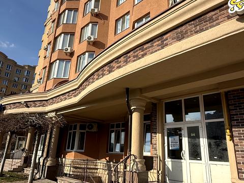 комерційна за адресою Боголюбова вул., 38