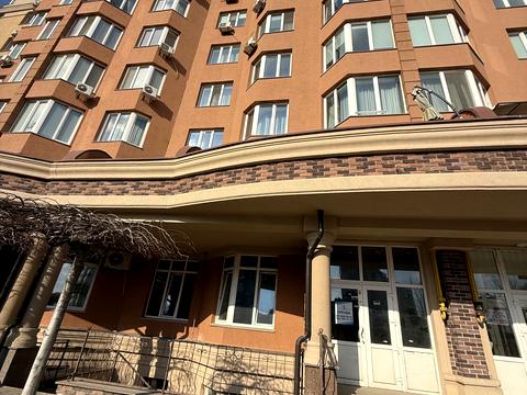 комерційна за адресою Боголюбова вул., 38