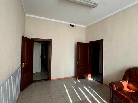 комерційна за адресою Партизанська вул., 25