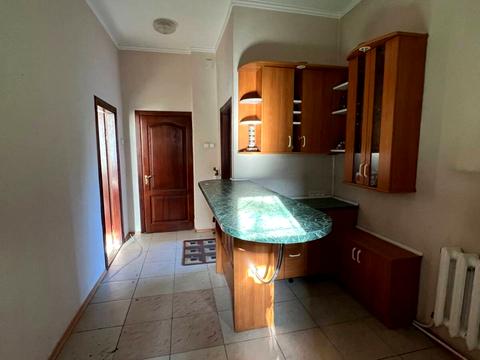 комерційна за адресою Партизанська вул., 25