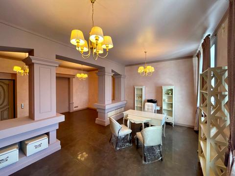 комерційна за адресою Богдана Хмельницького вул., 9