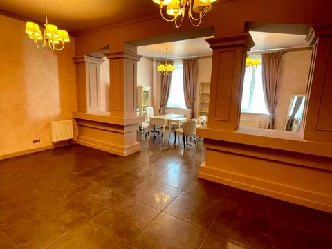 комерційна за адресою Богдана Хмельницького вул., 9