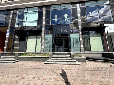 комерційна за адресою Лесі Українки бульв., 7-А