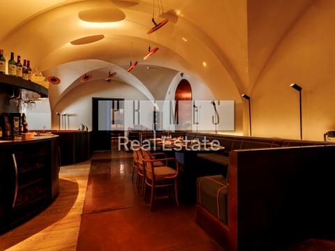 коммерческая по адресу Ивана Мазепы ул. (Январского Восстания), 4/6