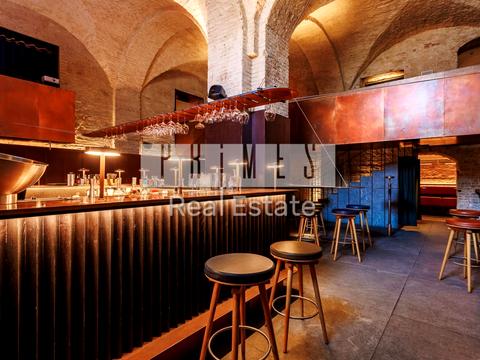 коммерческая по адресу Ивана Мазепы ул. (Январского Восстания), 4/6