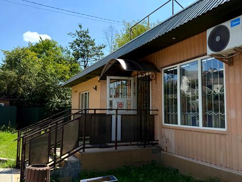 комерційна за адресою Володимира Івасюка вул., 44