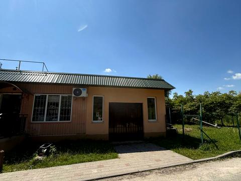 комерційна за адресою Володимира Івасюка вул., 44