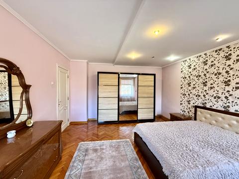 будинок за адресою Героя України Олександра Щербанюка вул. (Василя Чапаєва), 33