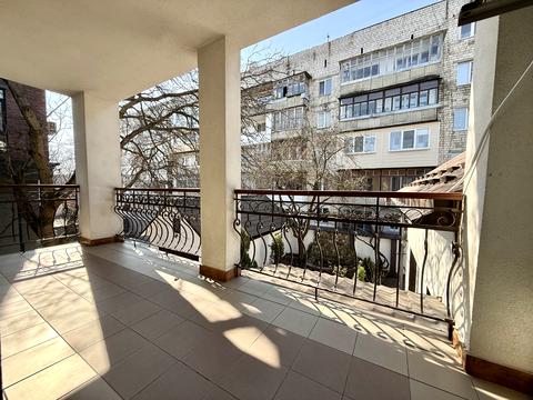 будинок за адресою Героя України Олександра Щербанюка вул. (Василя Чапаєва), 33