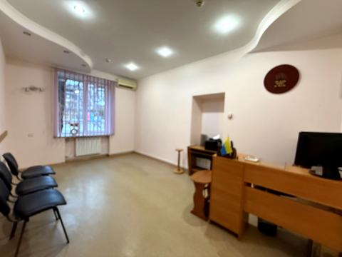 комерційна за адресою Чоколівський бульв., 30