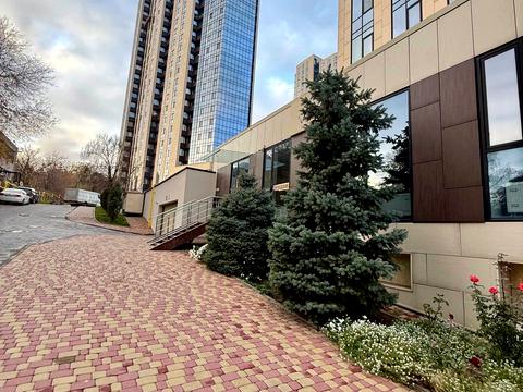 комерційна за адресою Сімферопольська вул., 2-М