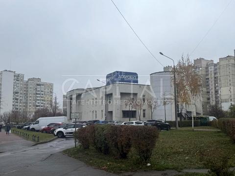 комерційна за адресою Драгоманова вул., 21