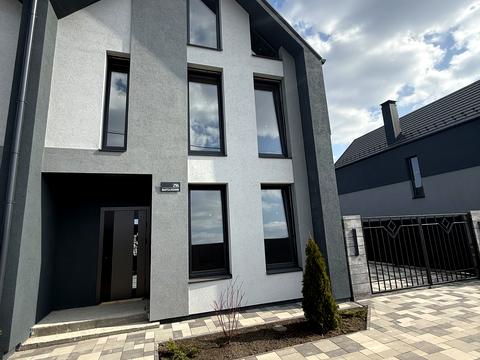 дом по адресу Відродження