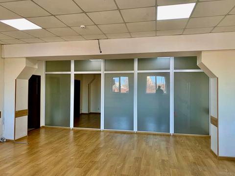 комерційна за адресою Будівельників вул., 23