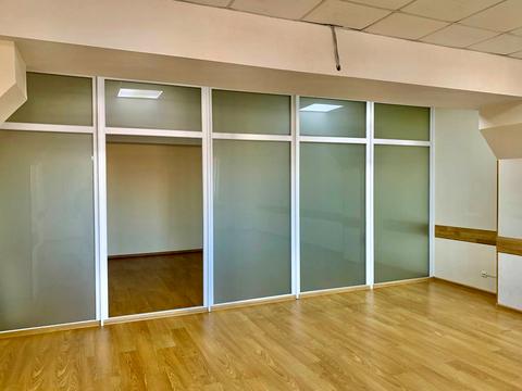 комерційна за адресою Будівельників вул., 23