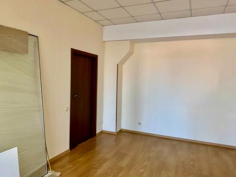 комерційна за адресою Будівельників вул., 23