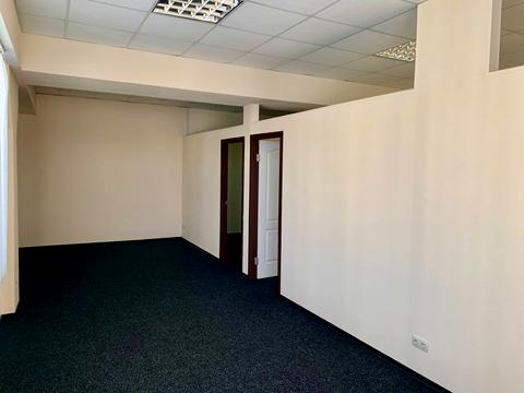 комерційна за адресою Будівельників вул., 23