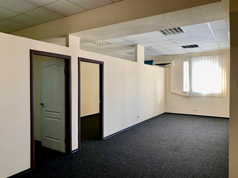 комерційна за адресою Будівельників вул., 23