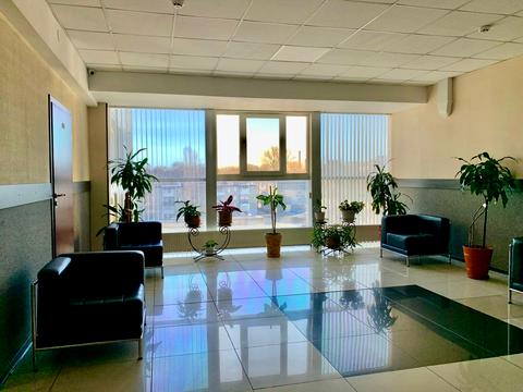 комерційна за адресою Будівельників вул., 23