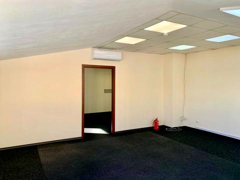 комерційна за адресою Будівельників вул., 23