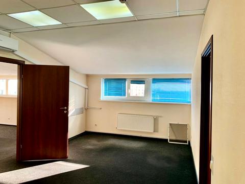 комерційна за адресою Будівельників вул., 23