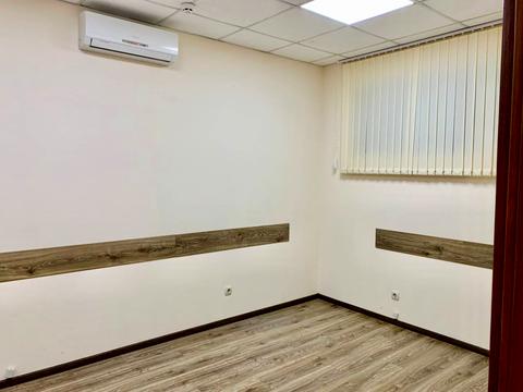 комерційна за адресою Будівельників вул., 23