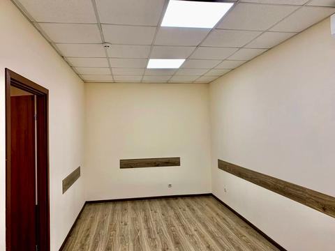 комерційна за адресою Будівельників вул., 23