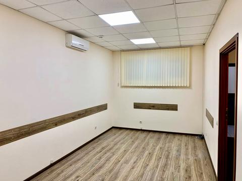 комерційна за адресою Будівельників вул., 23