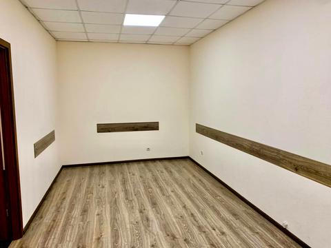 комерційна за адресою Будівельників вул., 23