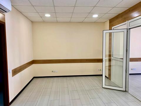 комерційна за адресою Будівельників вул., 23