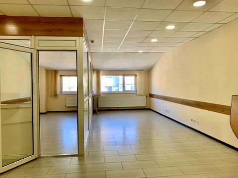 комерційна за адресою Будівельників вул., 23