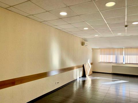 комерційна за адресою Будівельників вул., 23