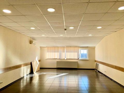 комерційна за адресою Будівельників вул., 23