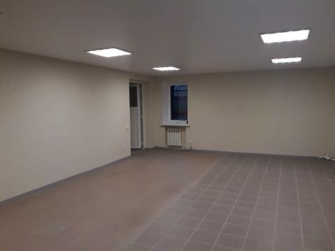 комерційна за адресою Будівельників вул., 5-А