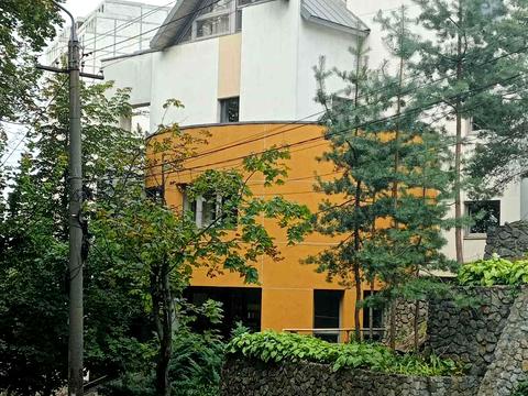 комерційна за адресою Крутогірний узвіз (Рогальова), 12-Б