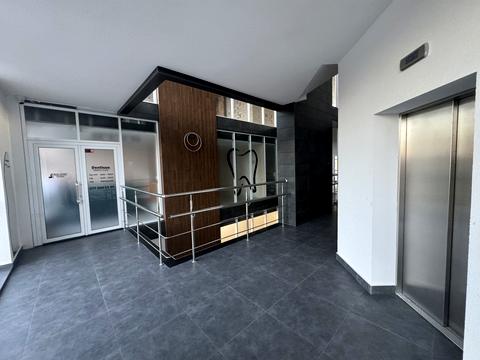 коммерческая по адресу Машинобудівників ул., 16