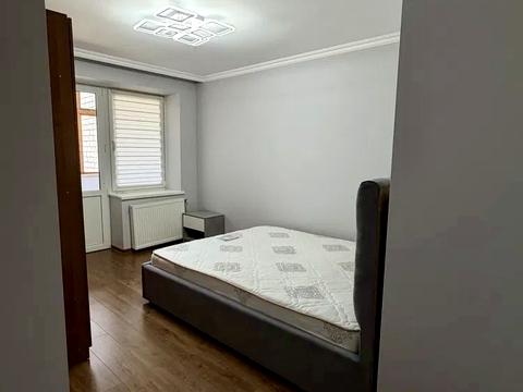 квартира за адресою Героїв Крут бульв. (Героїв Сталінграду), 22