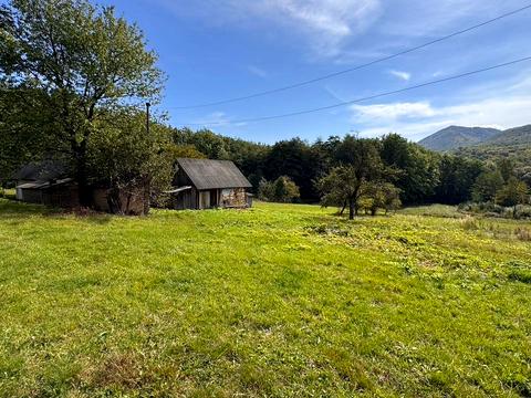 ділянка за адресою с. Черешенька